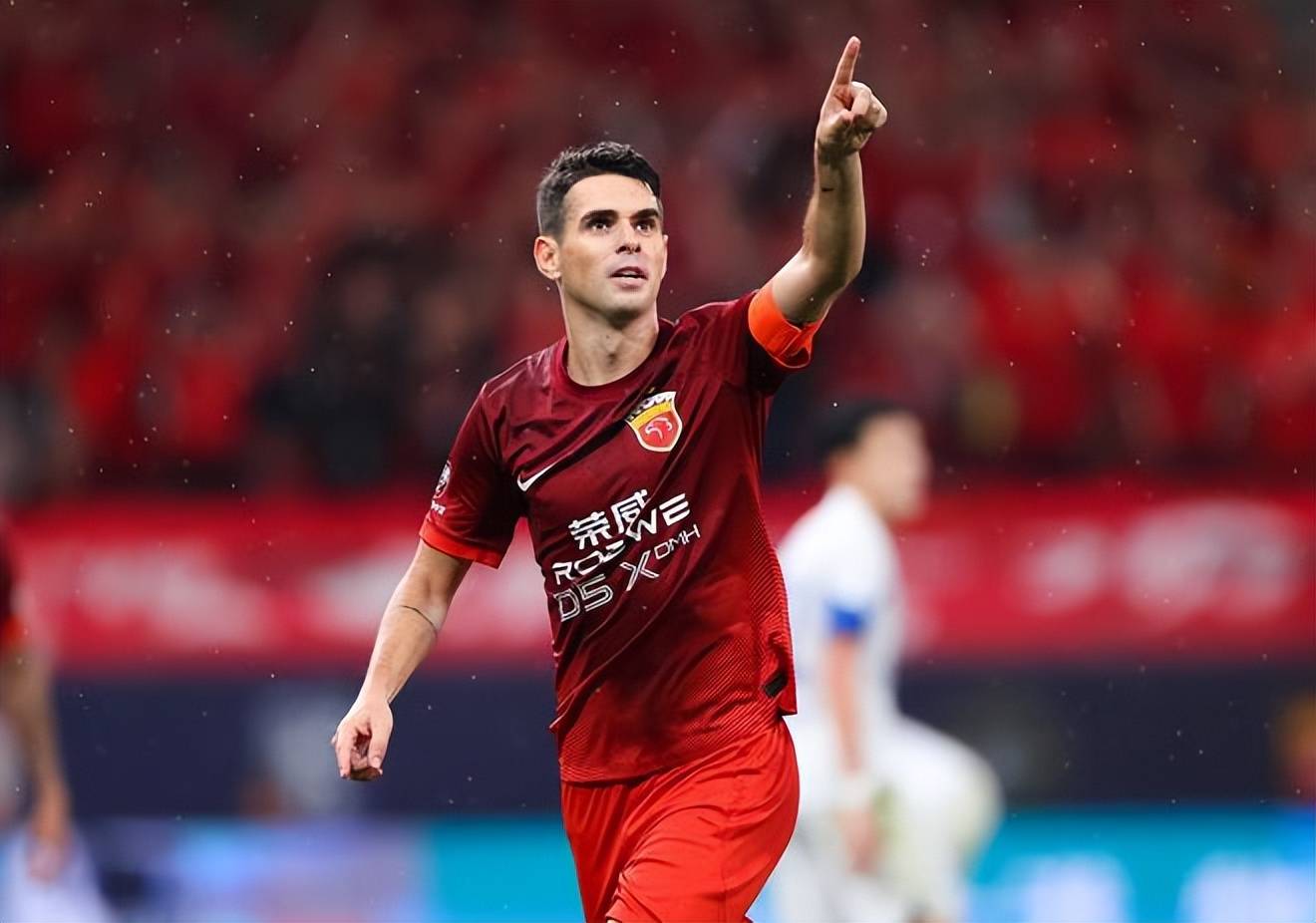 包含德甲球队积极引进外援，提升整体水平的词条