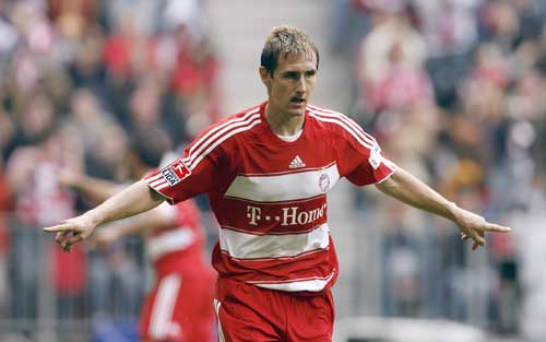 包含爱游戏体育：德甲罗斯托克的转会策略与球队重建的词条