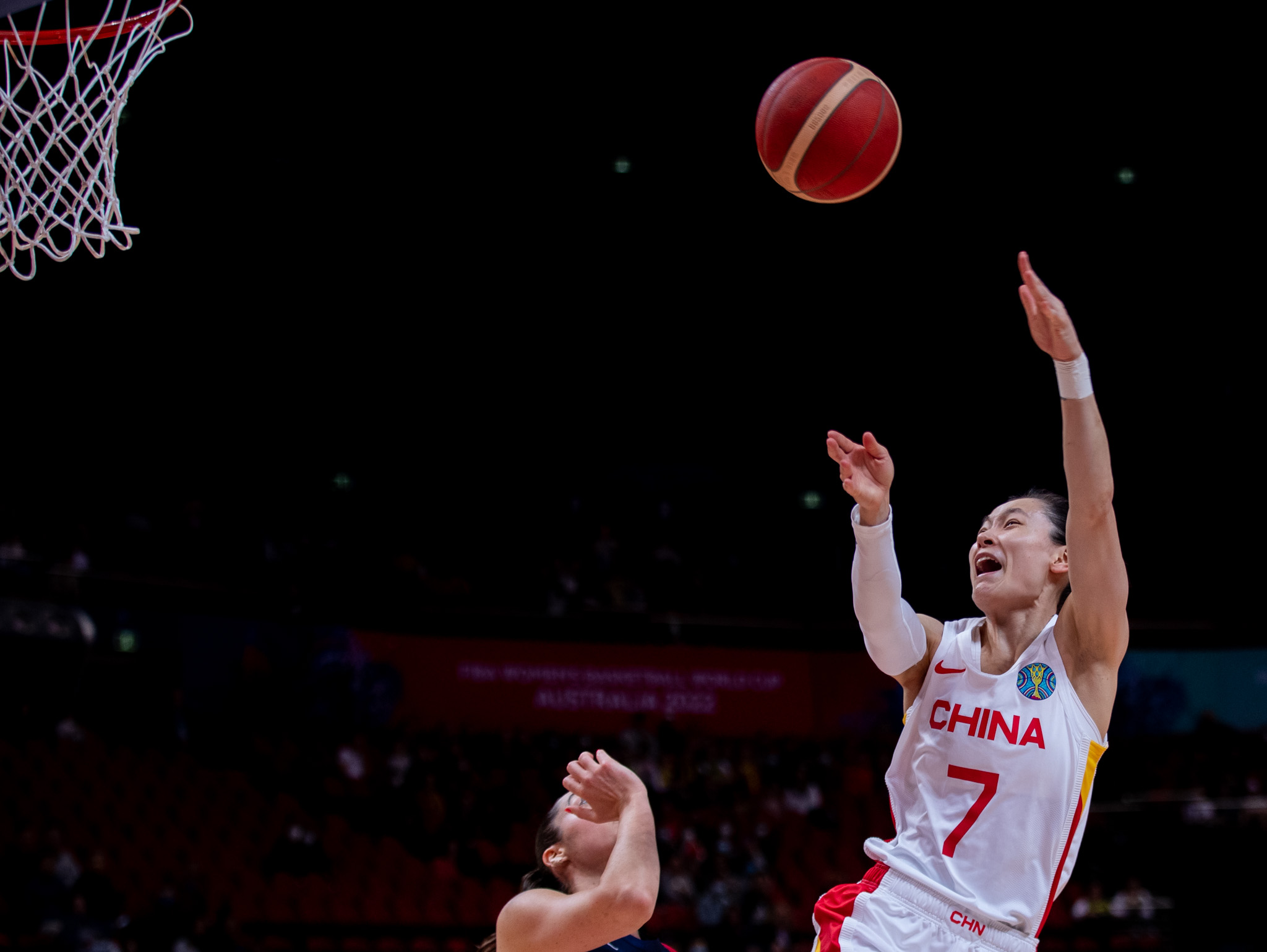 爱游戏体育：中国女篮世界杯备战，全力以赴冲击佳绩