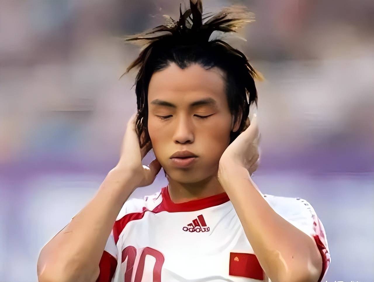 包含爱游戏体育:冯潇霆：分享经验，帮助年轻球员成长，为中国足球贡献力量的词条