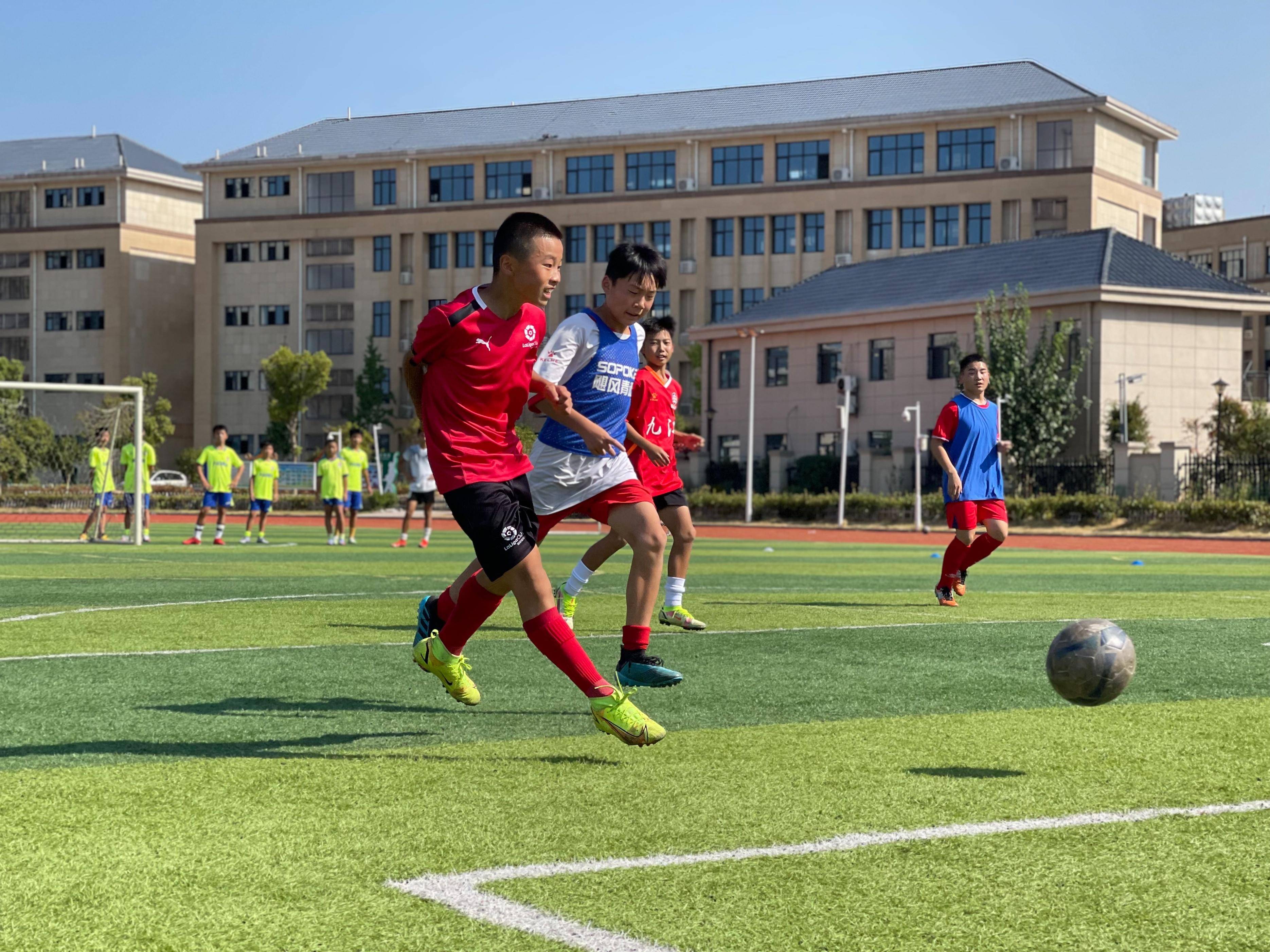 爱游戏体育：中国足球青训营“未来之星计划”启动，首批学员亮相的简单介绍