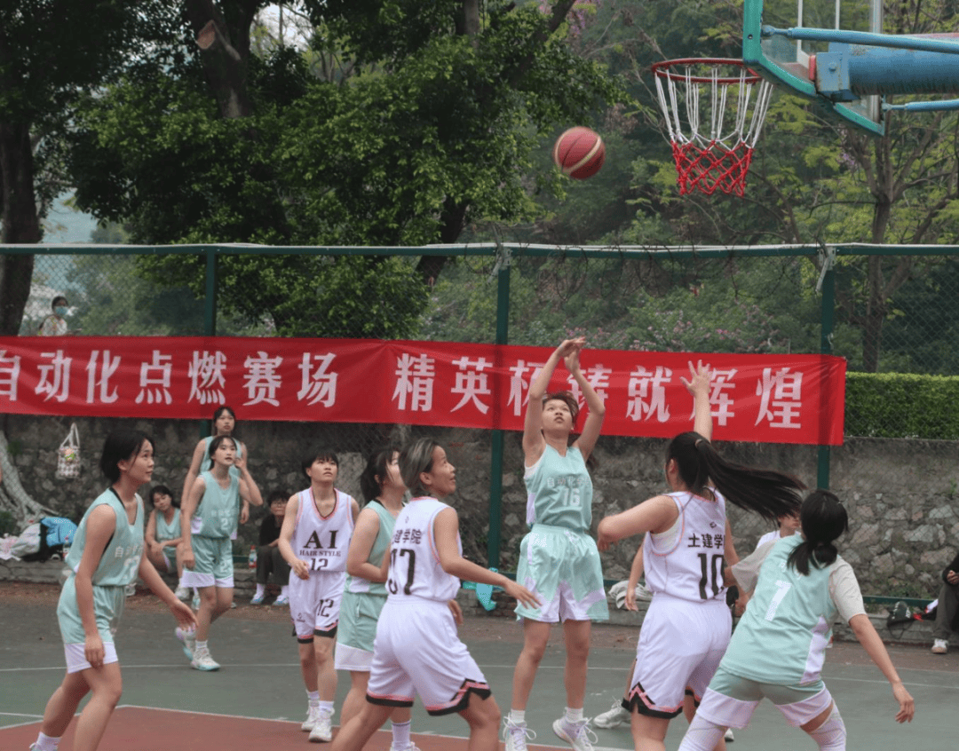 爱游戏体育：校园篮球联赛激情上演，青春风采闪耀赛场的简单介绍