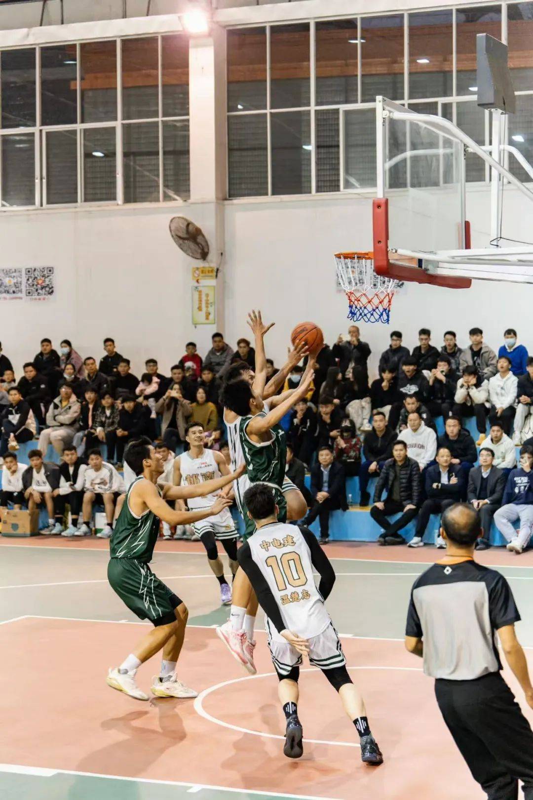 爱游戏体育:篮球公益基金会助力贫困地区篮球事业发展的简单介绍 爱游戏体育:篮球公益基金会助力贫困地区篮球事业发展的简单介绍