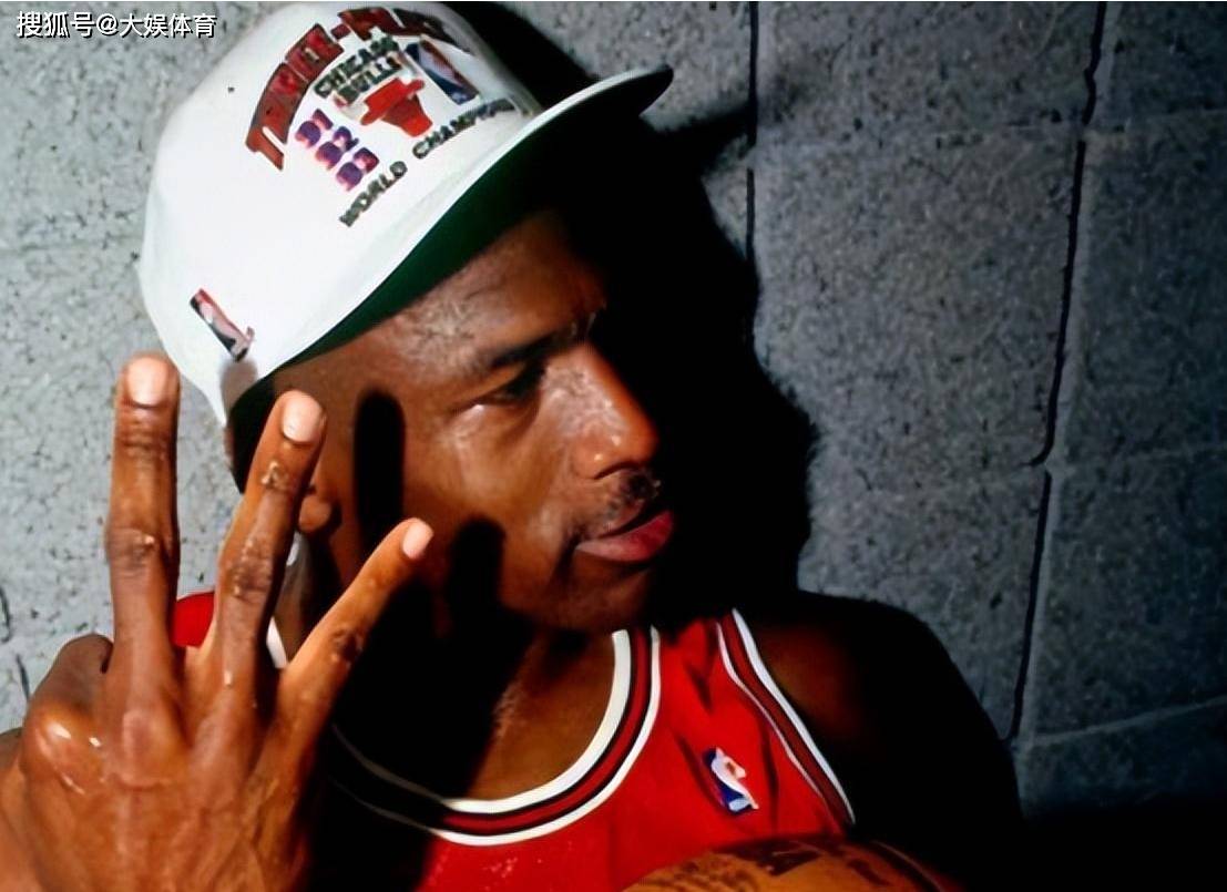 关于爱游戏体育：NBA球星自传：讲述魔术师约翰逊的传奇生涯的信息