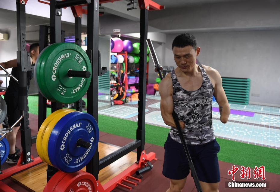 包含爱游戏体育：传奇教练的秘密：如何塑造冠军队伍的词条