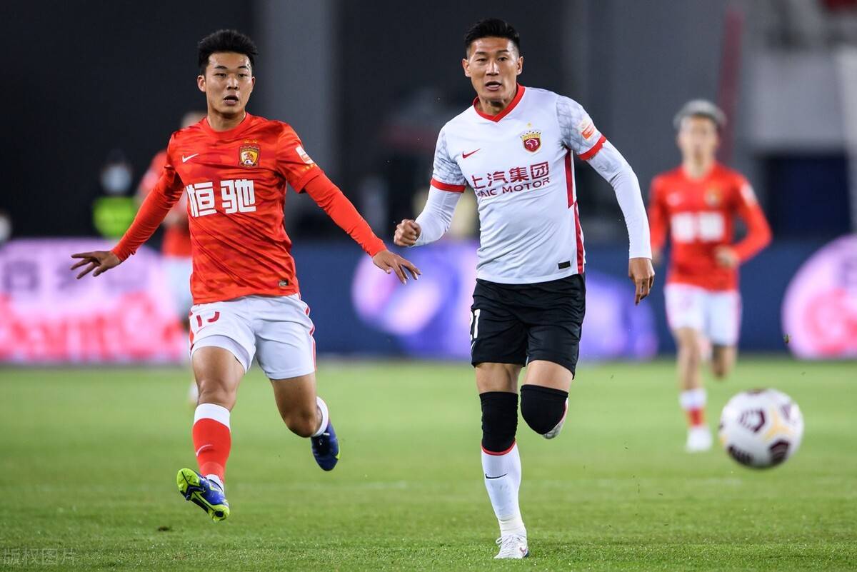 包含爱游戏体育:年轻中场严鼎皓的技术特点与在俱乐部的发展的词条