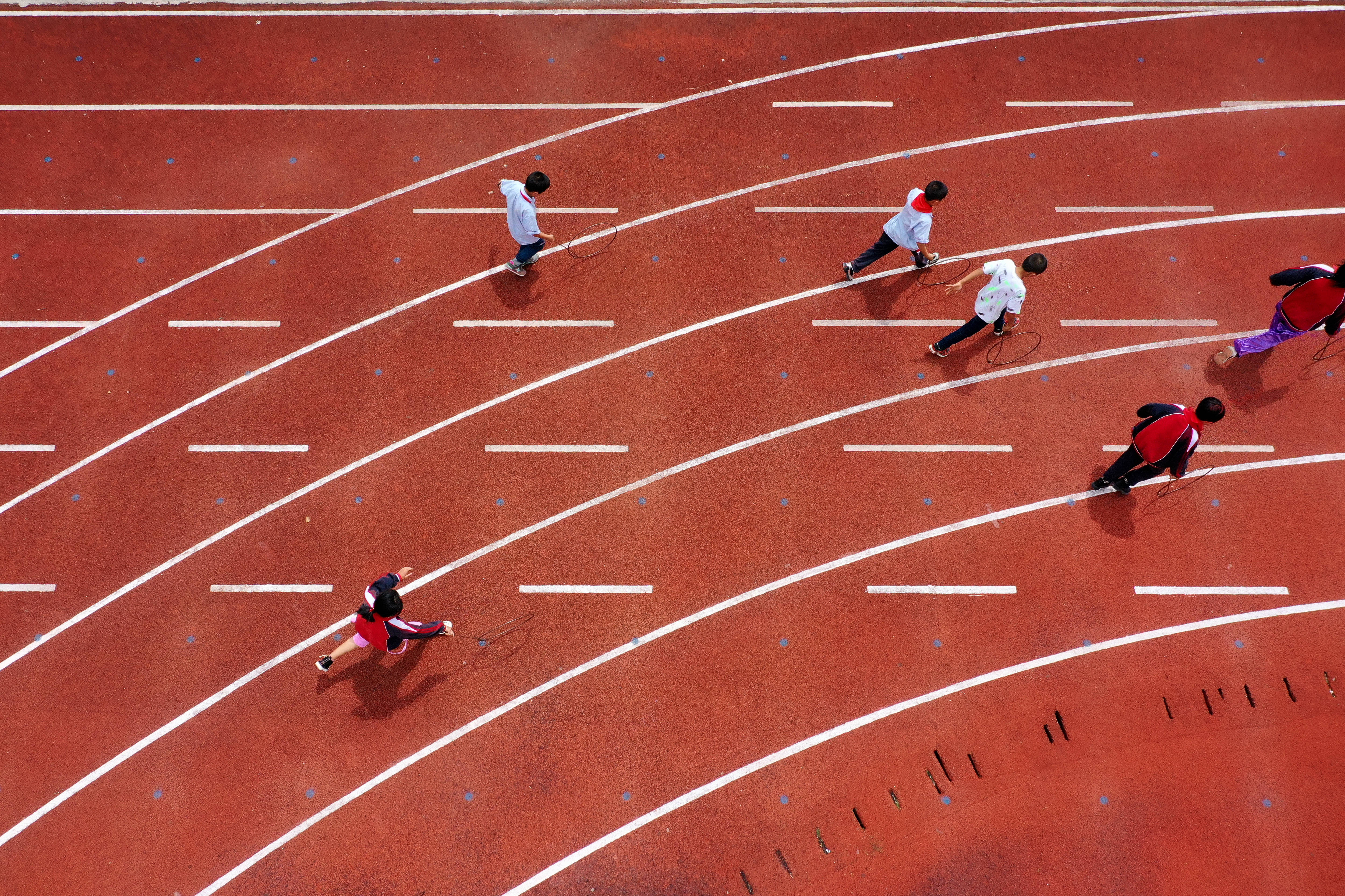 爱游戏体育:中国足球反腐“避重就轻”，球迷：只打苍蝇，不打老虎？的简单介绍
