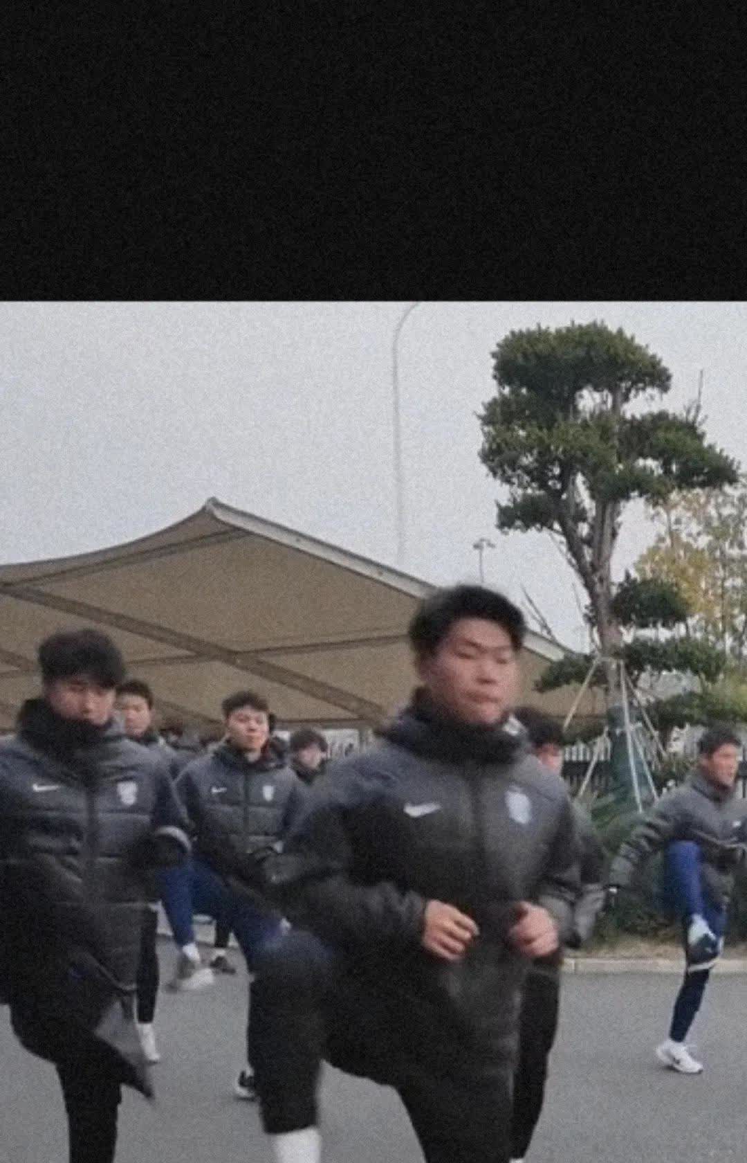 关于爱游戏体育:中超升班马武汉三镇队“黑马”变“笑话”？球迷：昙花一现！的信息